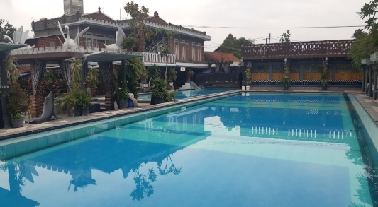 Kolam Renang Utama